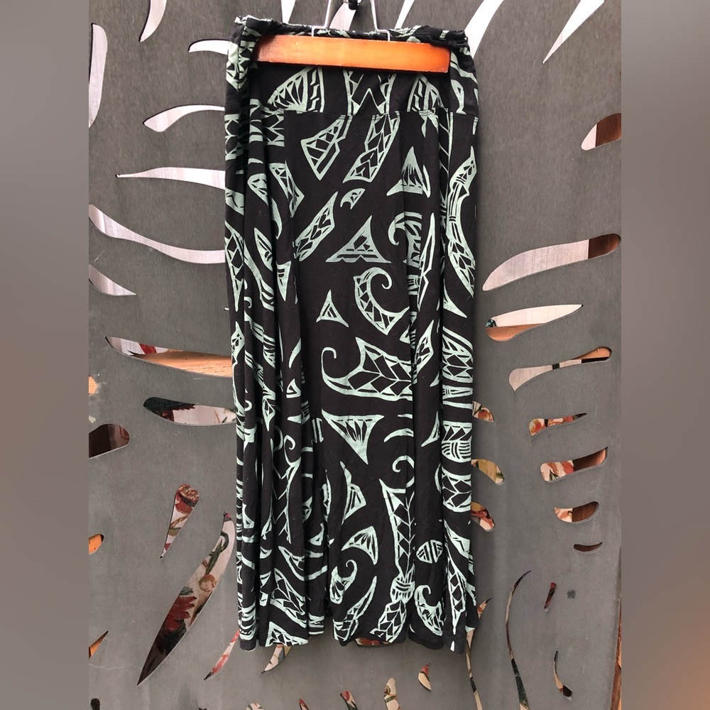Wahine Toa skirt sz S
